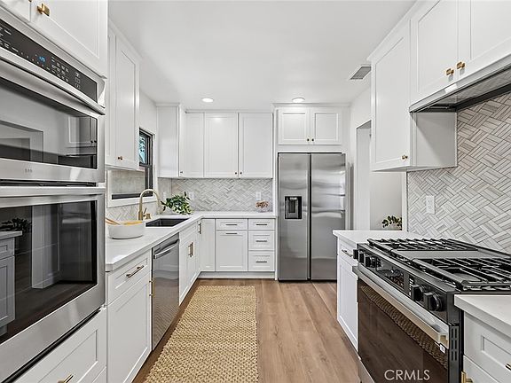 3rd image of 2703 Knoxville Ave