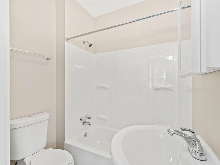 1627 Merchant St — Photo 7