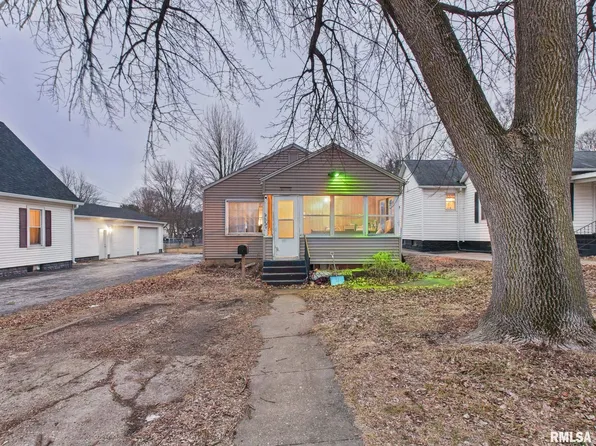 551 3rd St, Lincoln, IL 62656