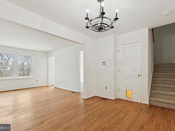 2nd image of 150 Galway Cir