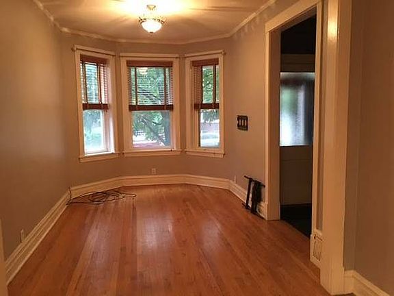 5th image of 2704 N Sacramento Ave #1