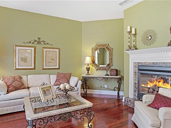 5th image of 1610 Victoria Gardens Dr