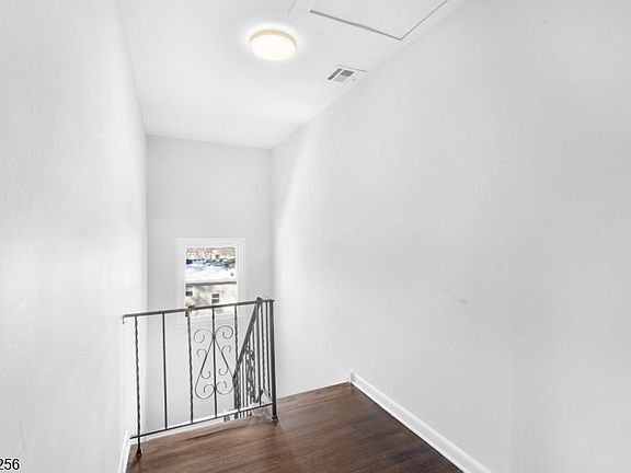 2nd image of 39 Park Ter N #41