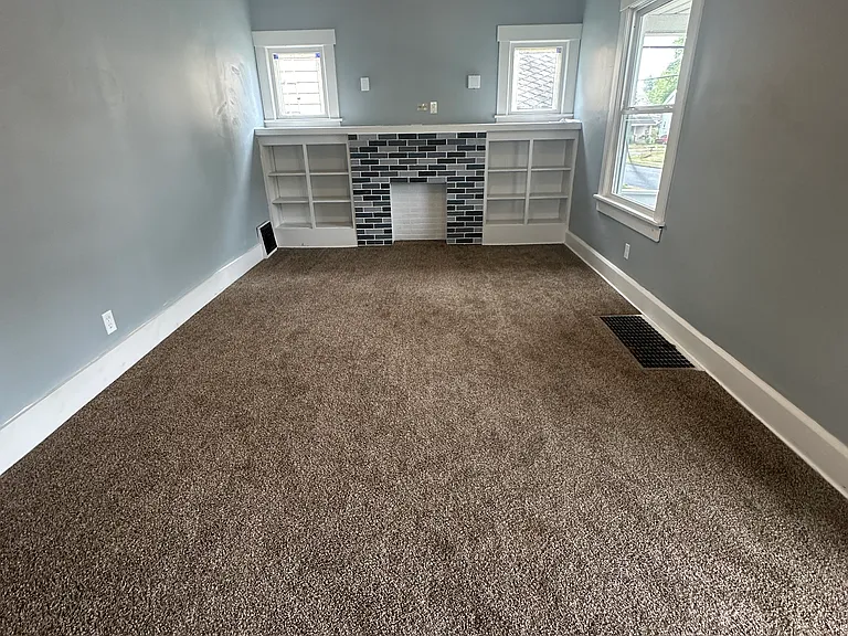 1134 Wertz Ave SW — Photo 3