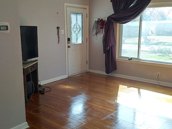 2nd image of 223 Bella Vista Dr