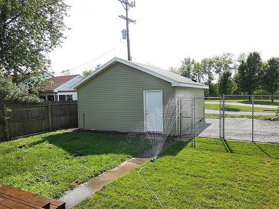 2nd image of 8316 Gordon Dr