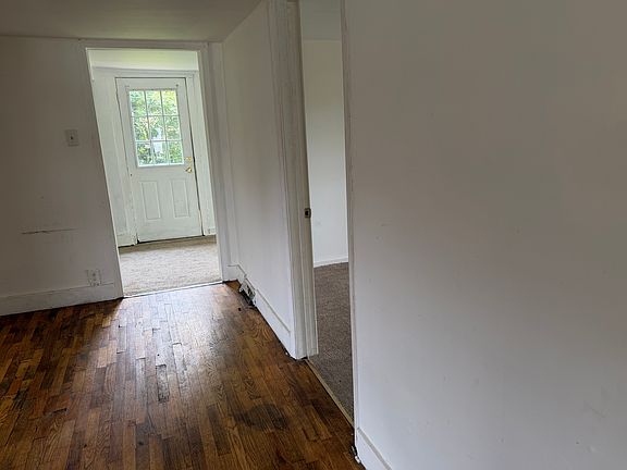 3rd image of 636 Lee St