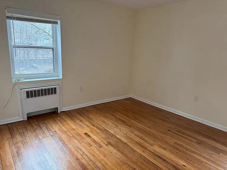 576 Whitney Ave #J2 — Photo 6
