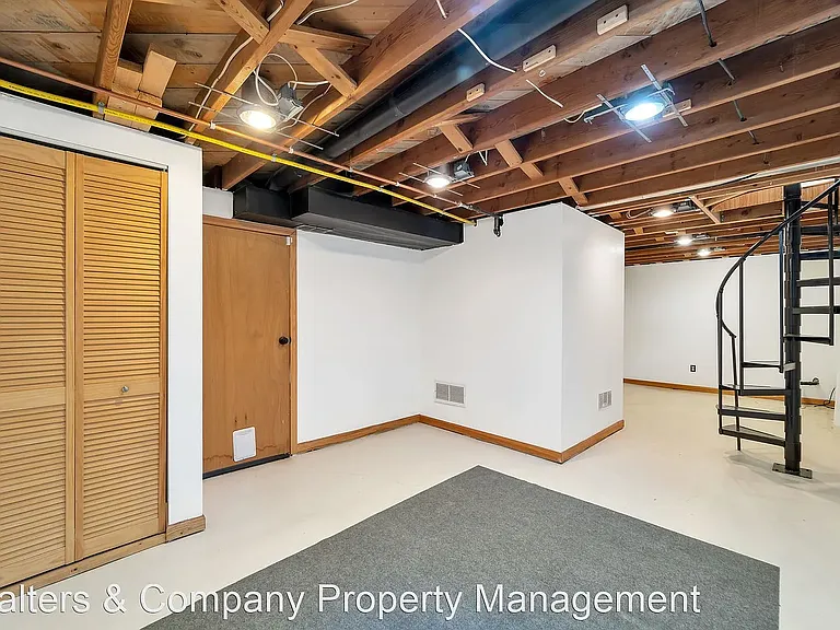 2043 Meade St — Photo 8