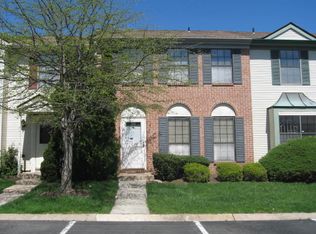 11 Kirby Ln #113, Franklin Park, NJ 08823