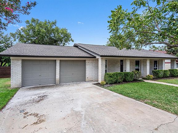 4th image of 1700 Deep Wood Dr