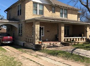 805 E Wise St, Bowie, TX 76230