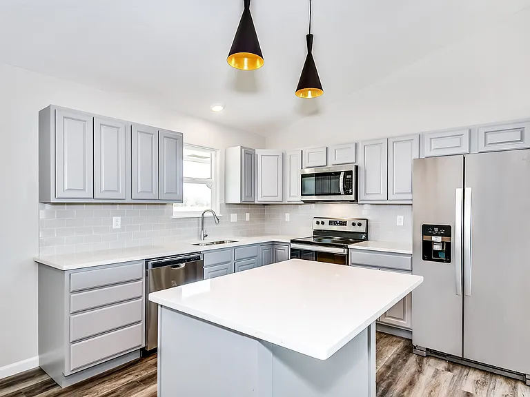 10403 E Conifer St — Photo 3