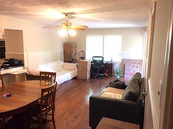 3rd image of 7829 Claremont Dr
