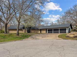 2712 Stratford Rd, Lawrence, KS 66049