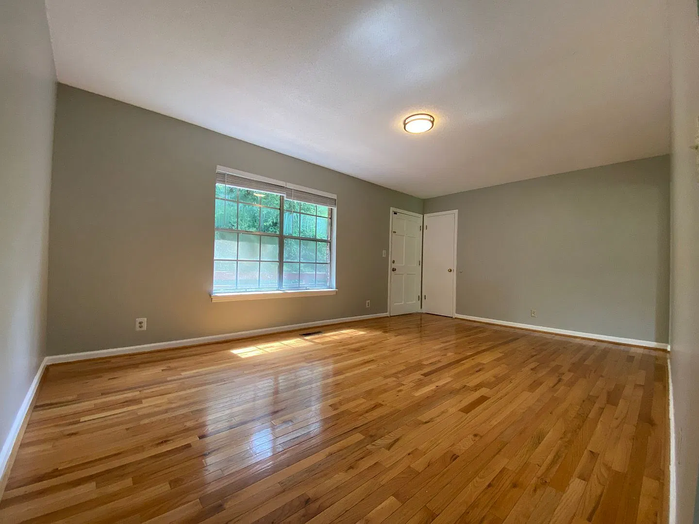 3 bed, 2.0 bath, 1390 sqft, $1,895 — Photo 4