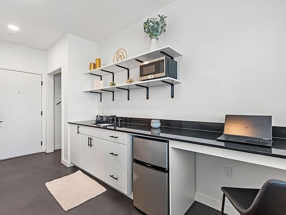 3rd image of 622 3rd Ave S APT 516