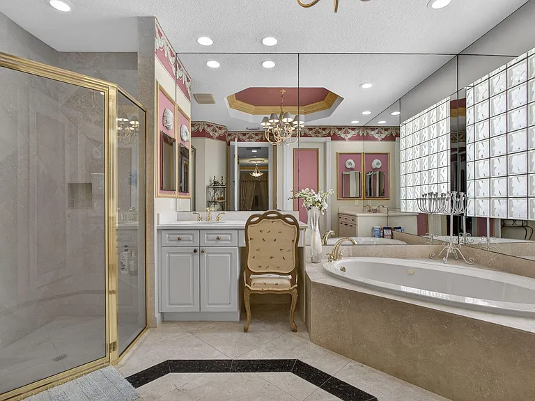 10880 Northgreen Dr — Photo 21