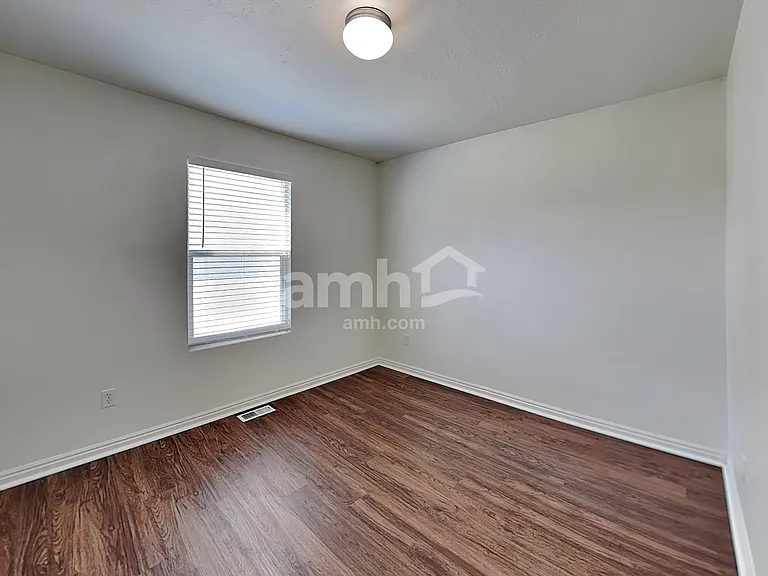 4384 N Maple Dr — Photo 9
