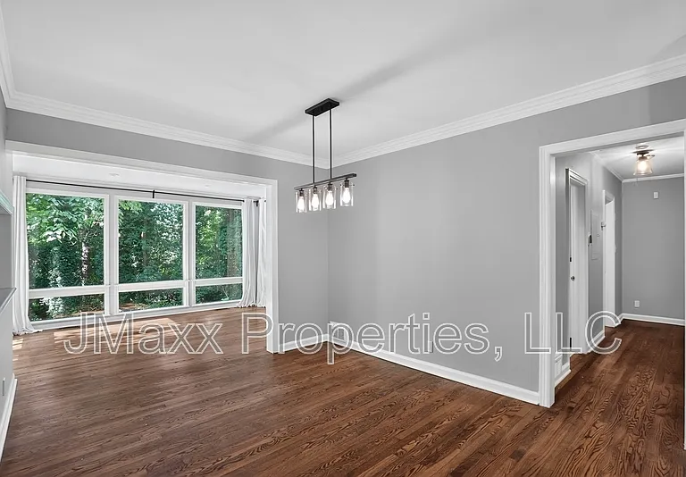 807 Cardova Dr NE — Photo 7