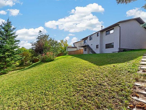 2nd image of 63 Beaconsfield Cres NW