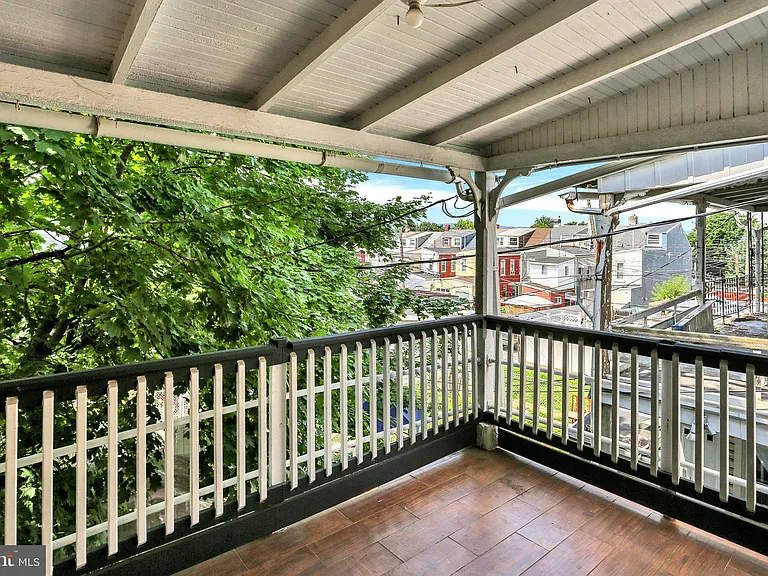 234 W Douglass St — Photo 23