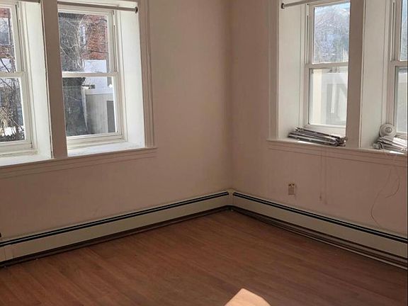 3rd image of 1112 Dean Ave