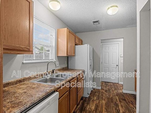 4th image of 5 Sterling Ridge Ct