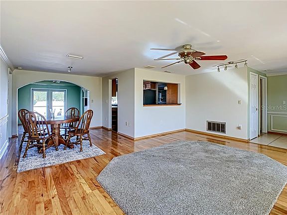 5th image of 3125 Rock Valley Dr