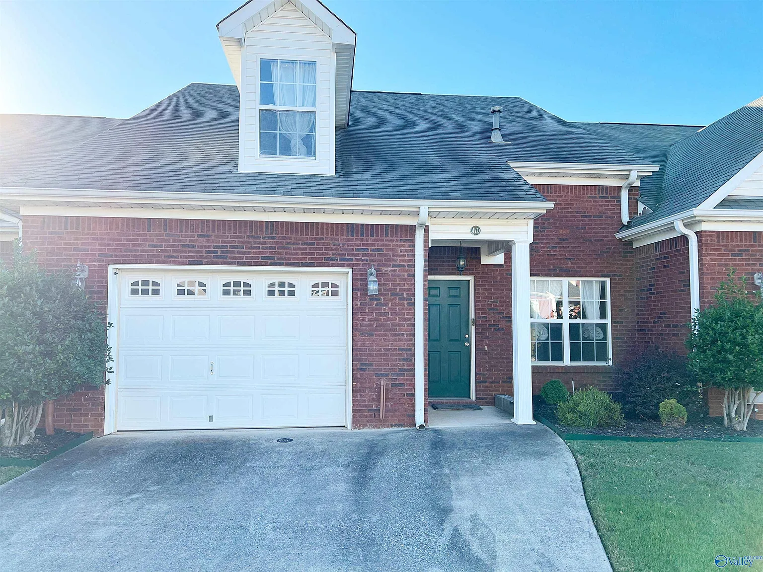 4 bed, 2.5 bath, 1968 sqft, $1,695 — Photo 2