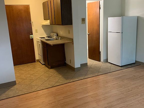 2nd image of 126 S Franklin St APT 4C