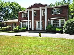 17 Crossway, Glen Head, NY 11545
