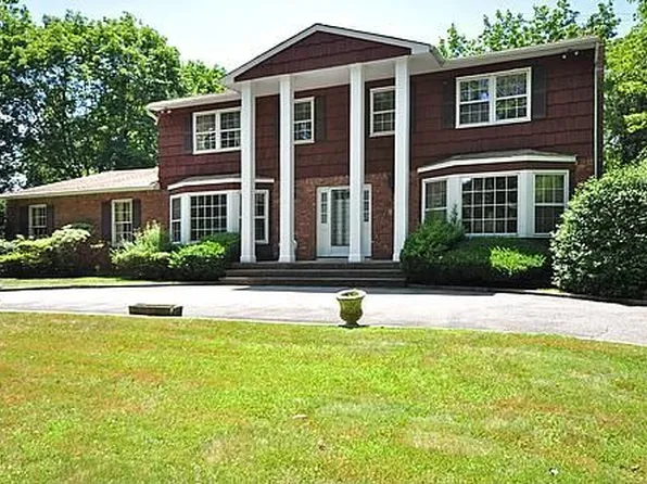 17 Crossway, Glen Head, NY 11545