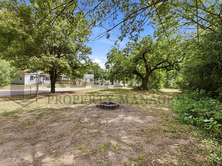 2301 W 3rd St N — Photo 9