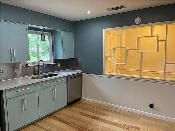 5th image of 2301 N Celia Dr
