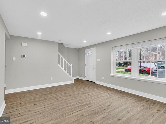 4th image of 8677 Hickory Ridge Ct