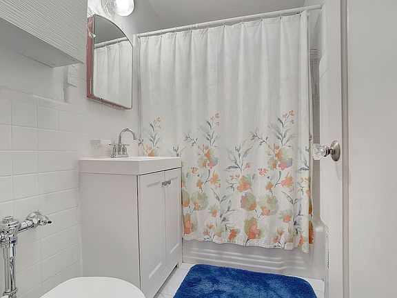 5th image of 1342 E 58th St