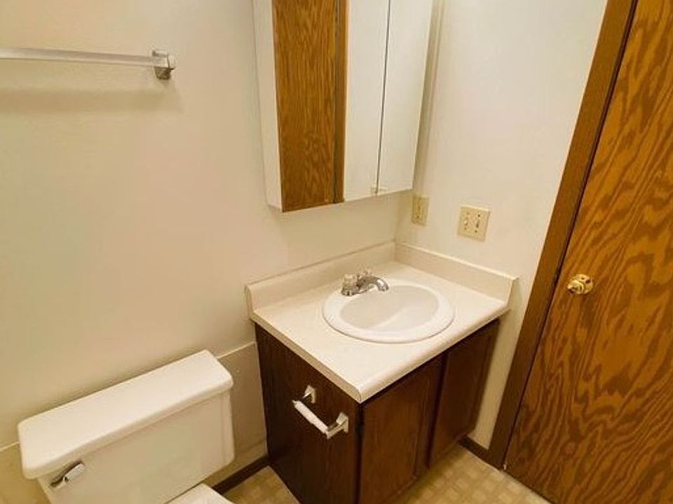 Rem Properties West Side Drive 156 W Side Dr Iowa City IA Zillow