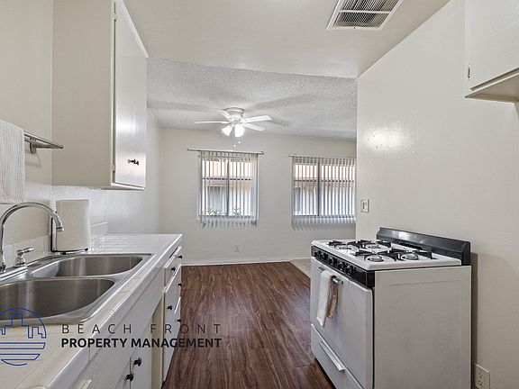 3rd image of 621-625 W Hyde Park Blvd #621-11