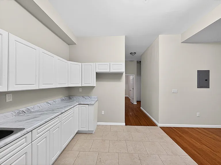 826 S 15th St — Photo 16