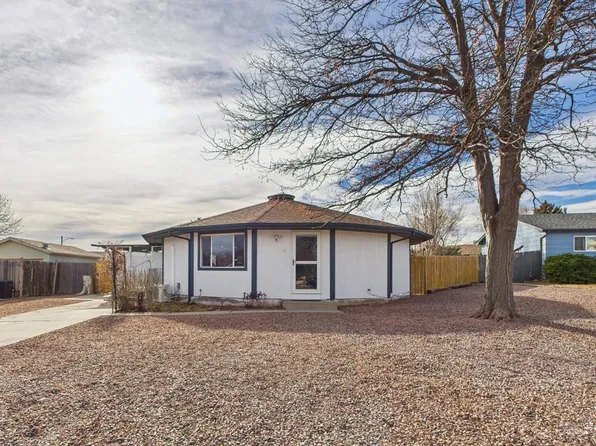 4 Bridgeport Cir, Pueblo, CO 81003