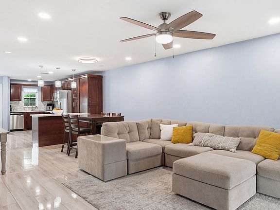 3rd image of 2520 SW 14th Court #44