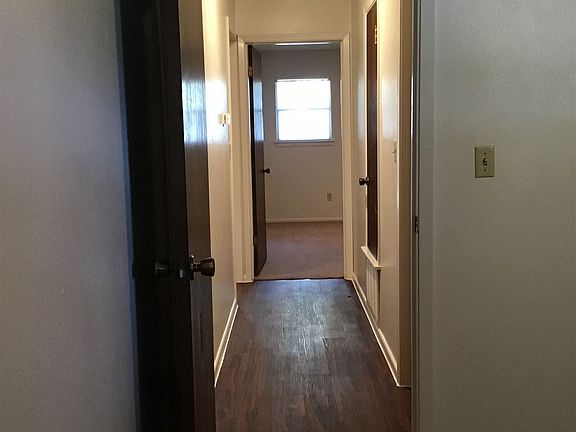 4th image of 1001 N Walnut Ave