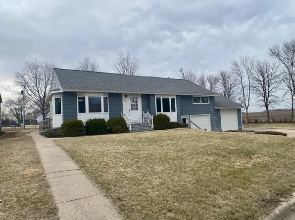 691 Maple St, Wabasso, MN 56293