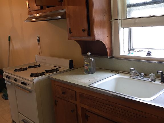 2nd image of 2067 48th St #2