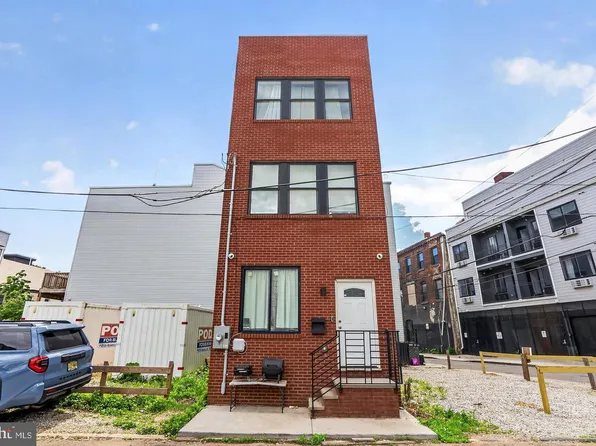 540 Edgley St, Philadelphia, PA 19122