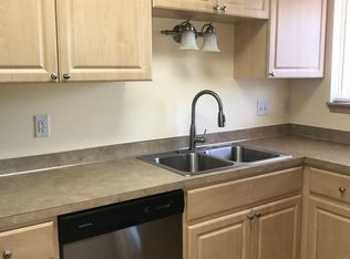 2106 Delta Waters Rd, Medford, OR 97504