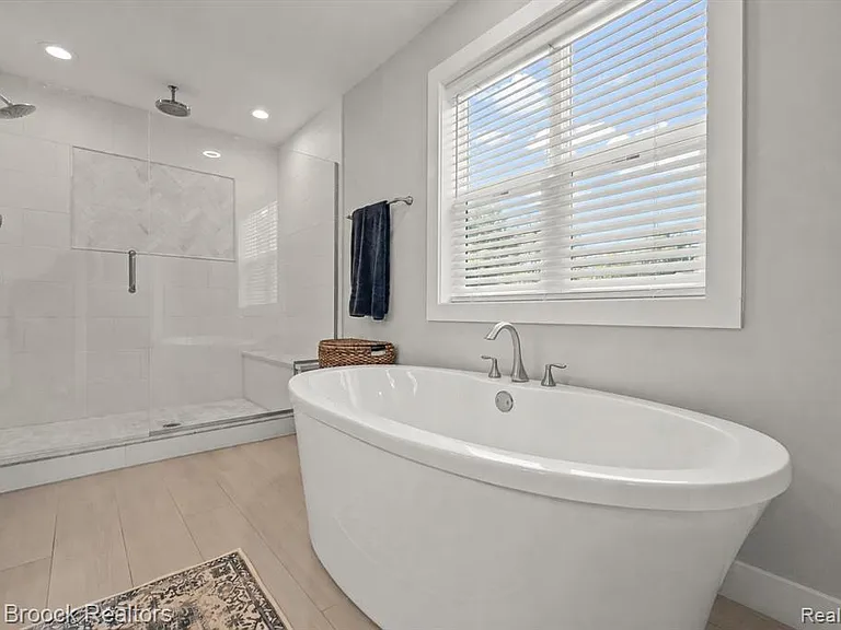 402 N Alexander Ave — Photo 16