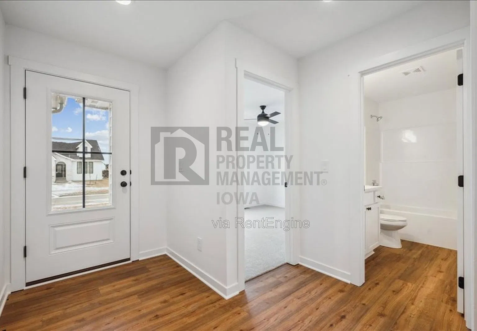 4 bed, 3.0 bath, 2127 sqft, $2,395 — Photo 2