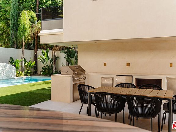 5th image of 800 N La Jolla Ave